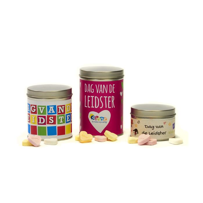 Blikje snoephartjes voor de leidster